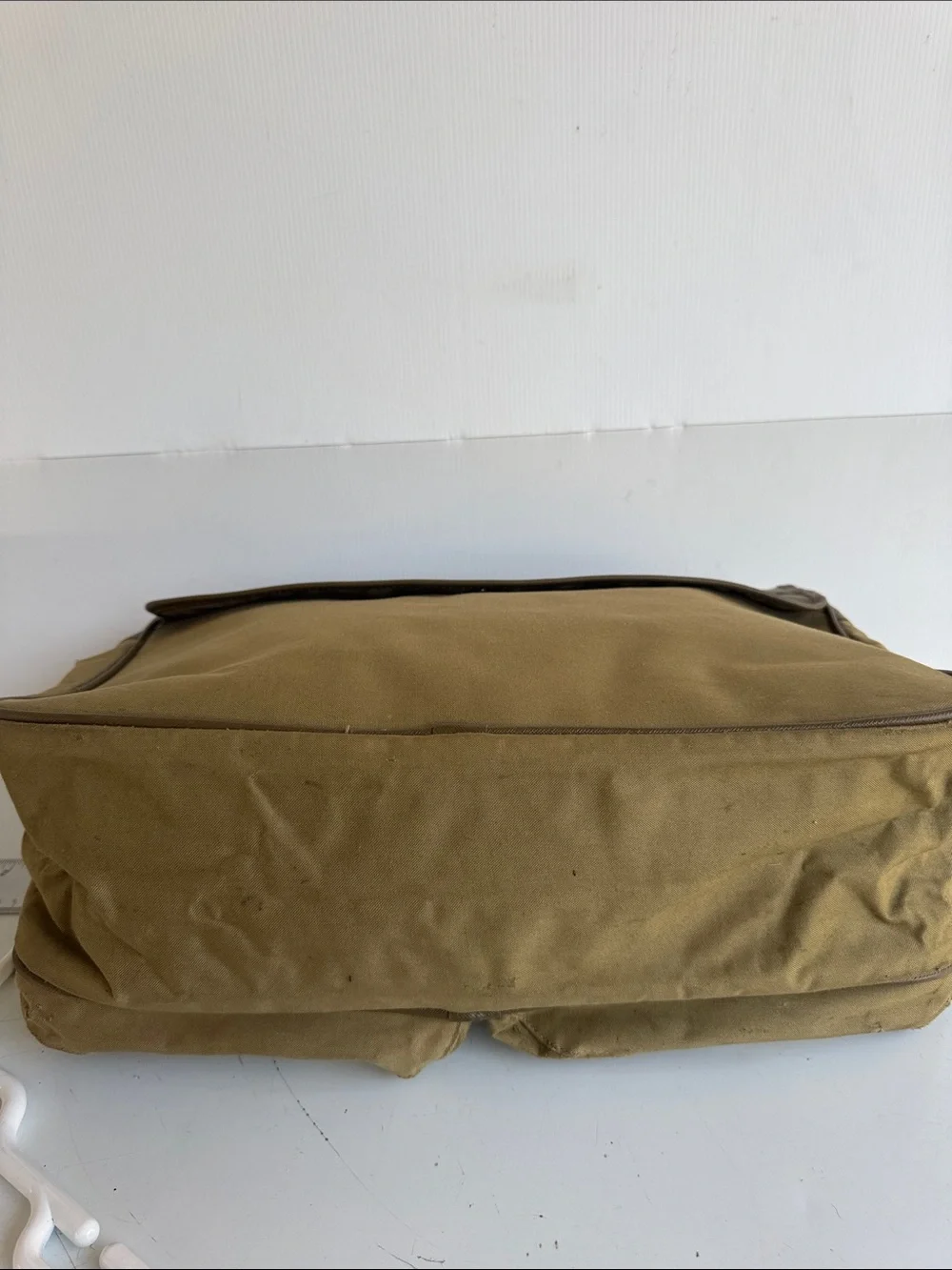 VINTAGE CALVIN KLEIN RUGGED CANVAS MESSENGER FLAP BAG CROSSBODY TRAVEL TAN